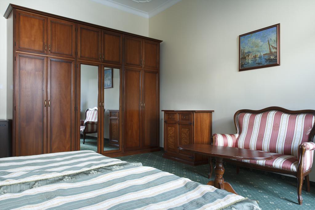 Hotel Ostende 카를로비바리 외부 사진