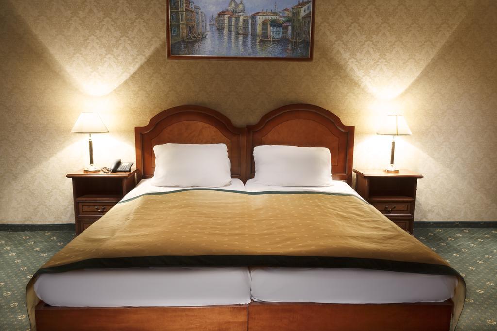 Hotel Ostende 카를로비바리 외부 사진